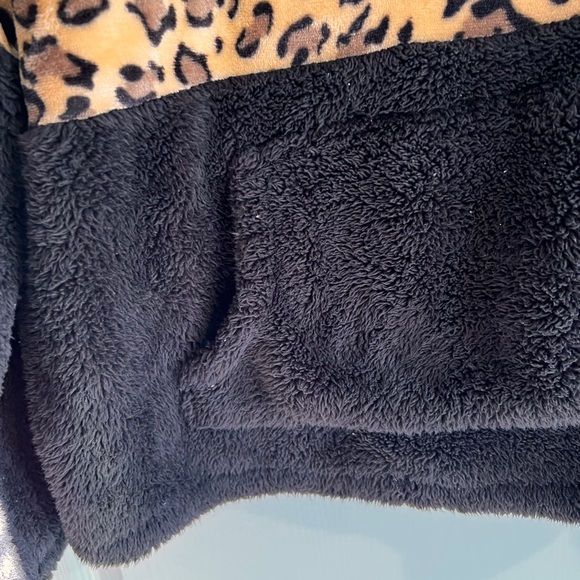 Pullover - Picture 3 of 3